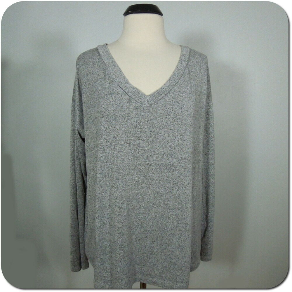 AKIRA Chicago (size M) Red Label Womens Gray Soft V-Neck Top Oversize